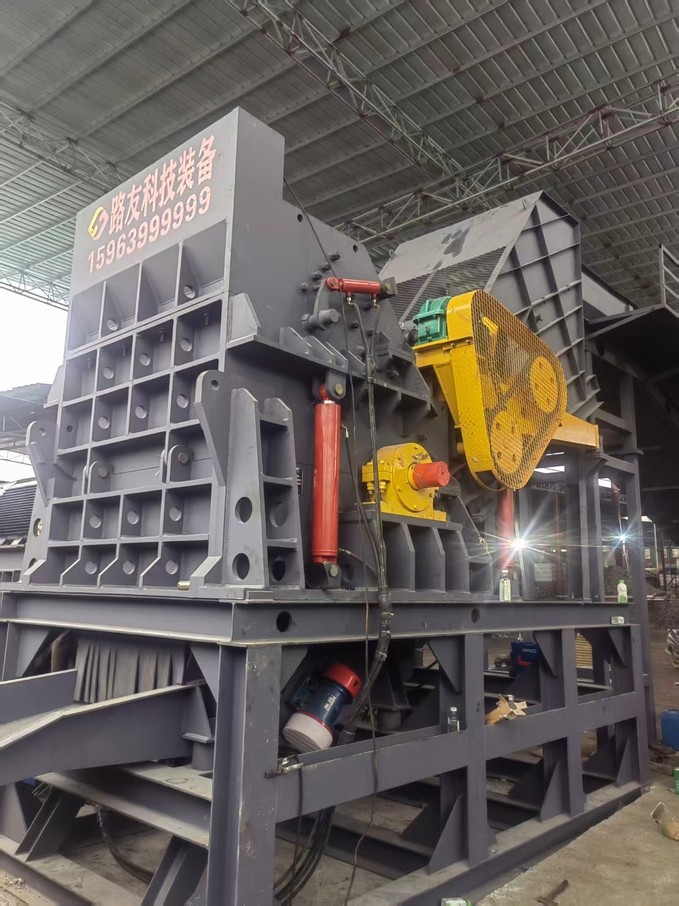 護板包圍起來，防飛降噪