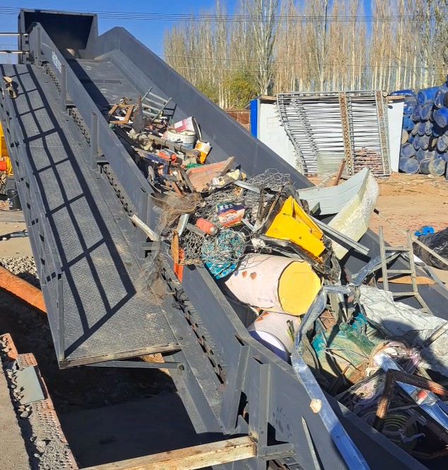 近日路友破碎機又隔市跨省來到廣袤無垠資源豐富的新疆，隨即開啟了一場雙向奔富的旅途。